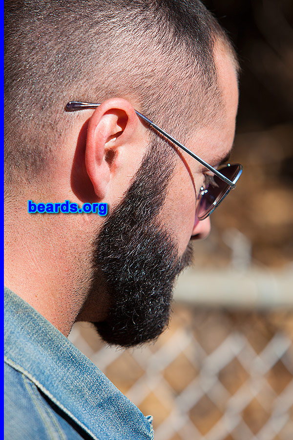 Christopher
[b]Go to [url=http://www.beards.org/beard017.php]Christopher's beard feature[/url][/b].
Keywords: Christopher.6 full_beard