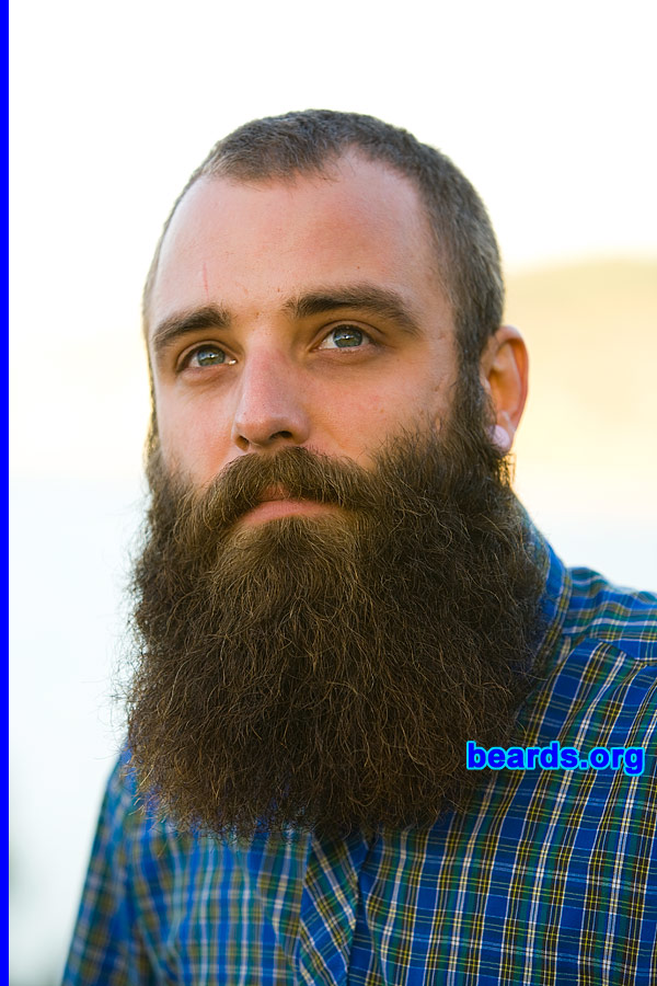 Tomas
[b]Go to [url=http://www.beards.org/beard018.php]Tomas' beard feature[/url][/b].
Keywords: full_beard
