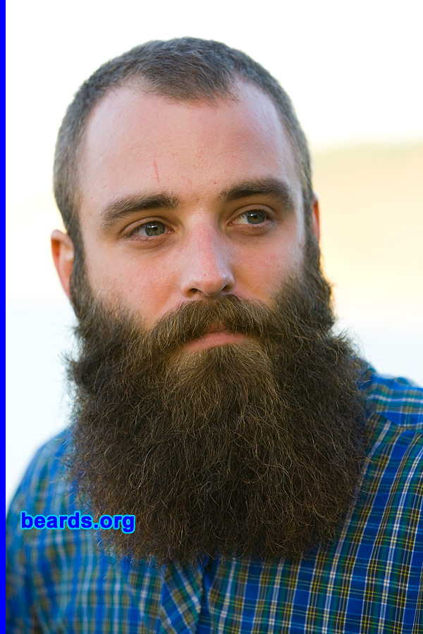 Tomas
[b]Go to [url=http://www.beards.org/beard018.php]Tomas' beard feature[/url][/b].
Keywords: full_beard