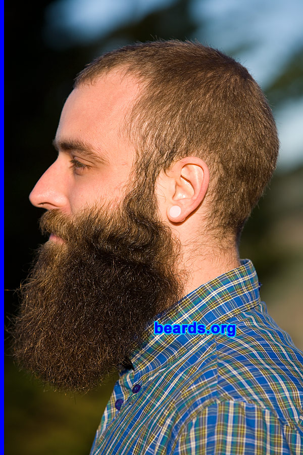 Tomas
[b]Go to [url=http://www.beards.org/beard018.php]Tomas' beard feature[/url][/b].
Keywords: b018.2 full_beard