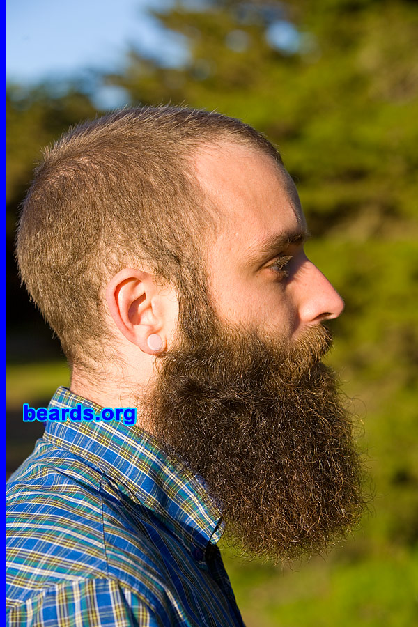 Tomas
[b]Go to [url=http://www.beards.org/beard018.php]Tomas' beard feature[/url][/b].
Keywords: b018.3 full_beard