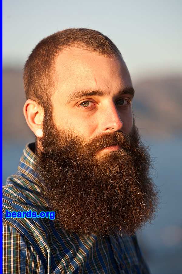 Tomas
[b]Go to [url=http://www.beards.org/beard018.php]Tomas' beard feature[/url][/b].
Keywords: b018.4 full_beard