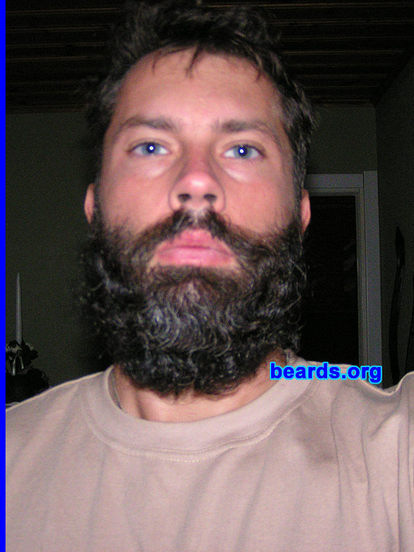 Thomas
[b]Go to [url=http://www.beards.org/beard019.php]Thomas' beard feature[/url][/b].
Keywords: full_beard