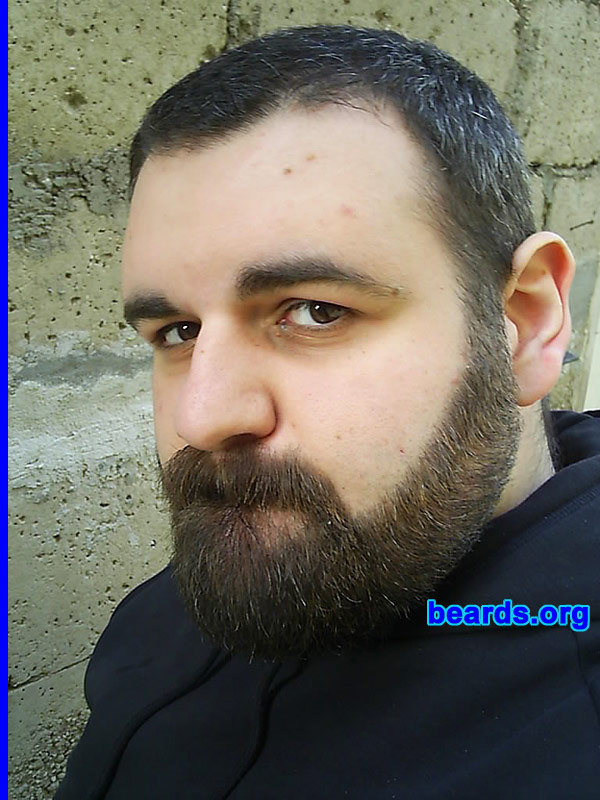 Andy
[b]Go to [url=http://www.beards.org/beard021.php]Andy's beard feature[/url][/b].
Keywords: full_beard