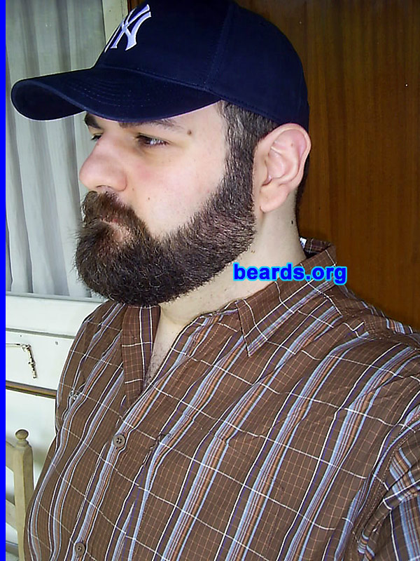 Andy
[b]Go to [url=http://www.beards.org/beard021.php]Andy's beard feature[/url][/b].
Keywords: full_beard