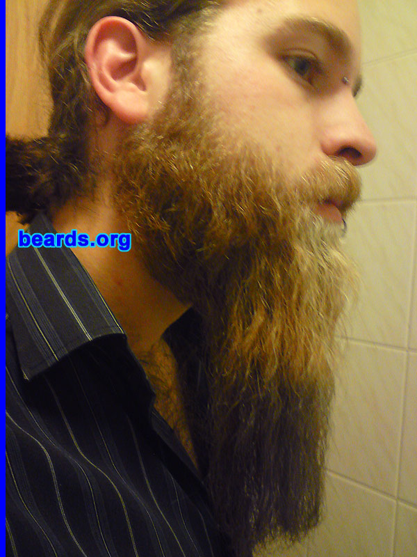 Tony
[b]Go to [url=http://www.beards.org/beard023.php]Tony's beard feature[/url][/b].
Keywords: full_beard