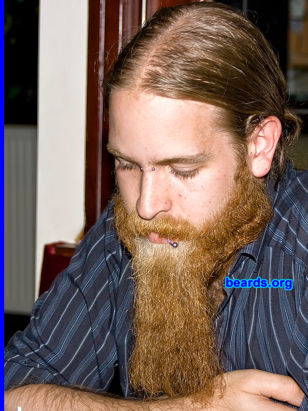 Tony
[b]Go to [url=http://www.beards.org/beard023.php]Tony's beard feature[/url][/b].

Photo by Rob Toothill.  Used with permission.
Keywords: tony.2 full_beard