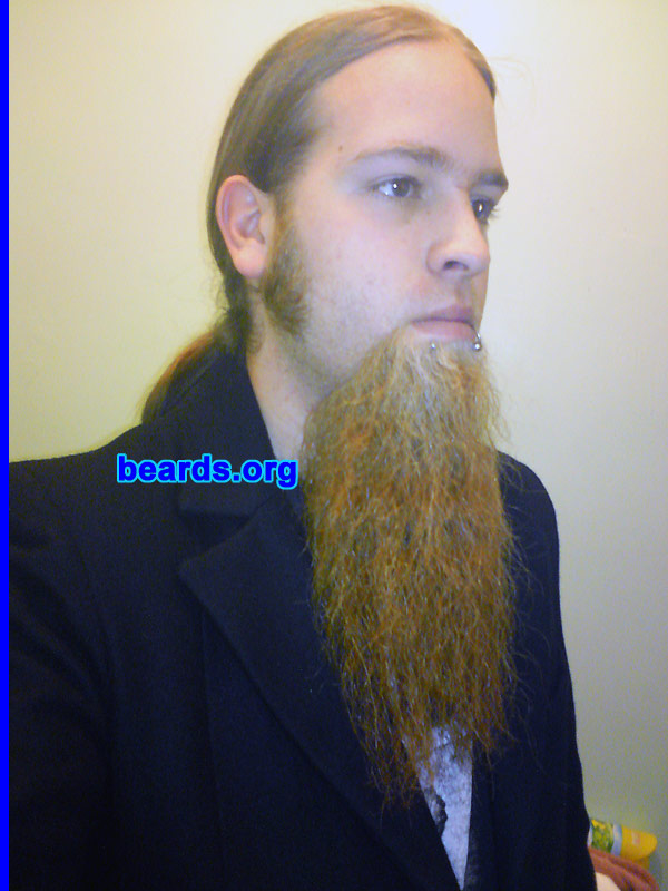 Tony
[b]Go to [url=http://www.beards.org/beard023.php]Tony's beard feature[/url][/b].
Keywords: tony.3 goatee_only