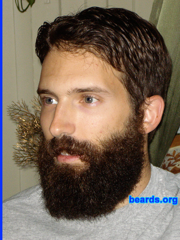 Joe
[b]Go to [url=http://www.beards.org/beard024.php]Joe's beard feature[/url][/b].
Keywords: full_beard