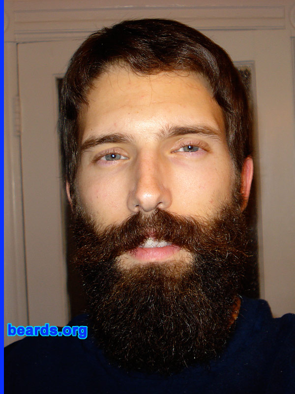 Joe
[b]Go to [url=http://www.beards.org/beard024.php]Joe's beard feature[/url][/b].
Keywords: full_beard