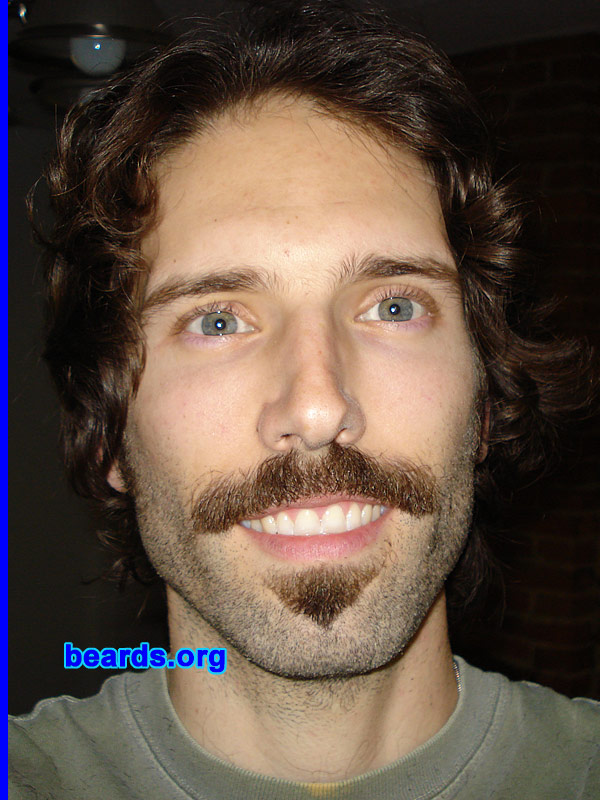 Joe
[b]Go to [url=http://www.beards.org/beard024.php]Joe's beard feature[/url][/b].
Keywords: b024.2 soul_patch mustache
