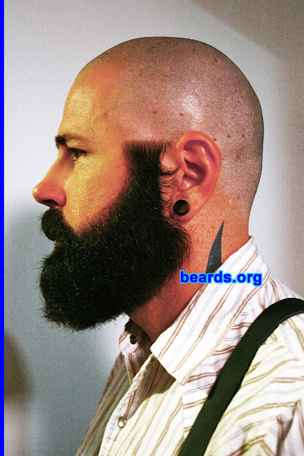 Rory
[b]Go to [url=http://www.beards.org/beard025.php]Rory's beard feature[/url][/b].
Keywords: full_beard