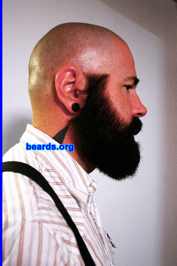 Rory
[b]Go to [url=http://www.beards.org/beard025.php]Rory's beard feature[/url][/b].
Keywords: full_beard