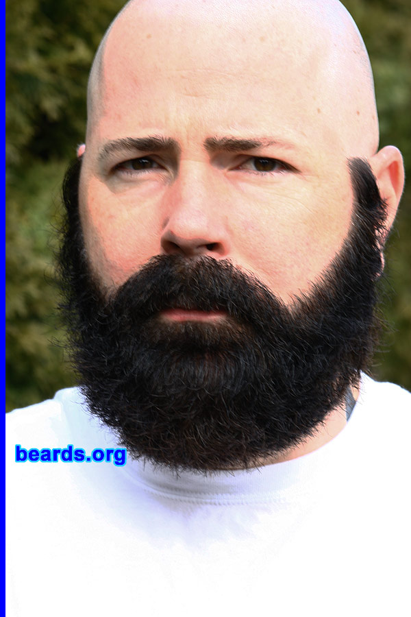 Rory
[b]Go to [url=http://www.beards.org/beard025.php]Rory's beard feature[/url][/b].
Keywords: full_beard