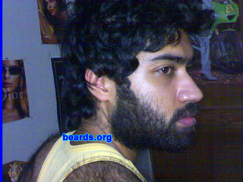 Manny
[b]Go to [url=http://www.beards.org/beard026.php]Manny's beard feature[/url][/b].
Keywords: full_beard