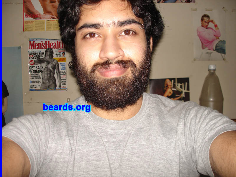Manny
[b]Go to [url=http://www.beards.org/beard026.php]Manny's beard feature[/url][/b].f
Keywords: full_beard