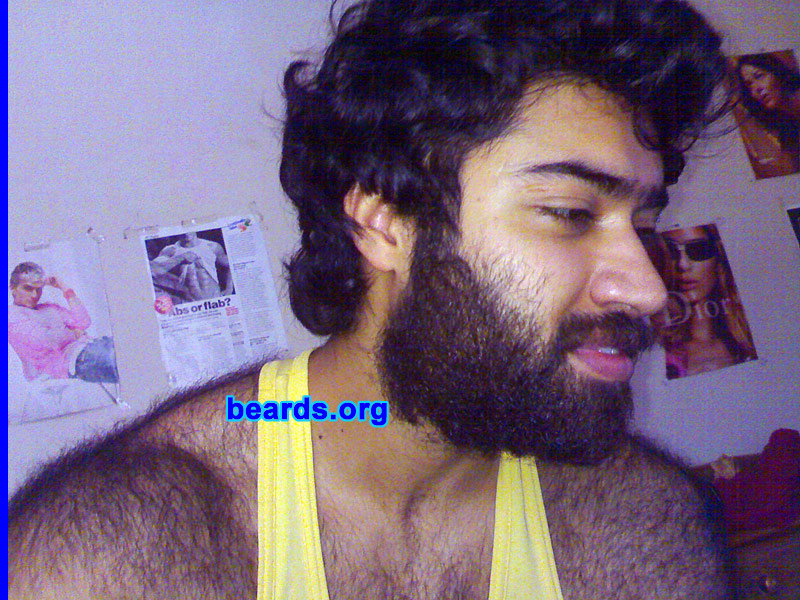 Manny
[b]Go to [url=http://www.beards.org/beard026.php]Manny's beard feature[/url][/b].
Keywords: full_beard