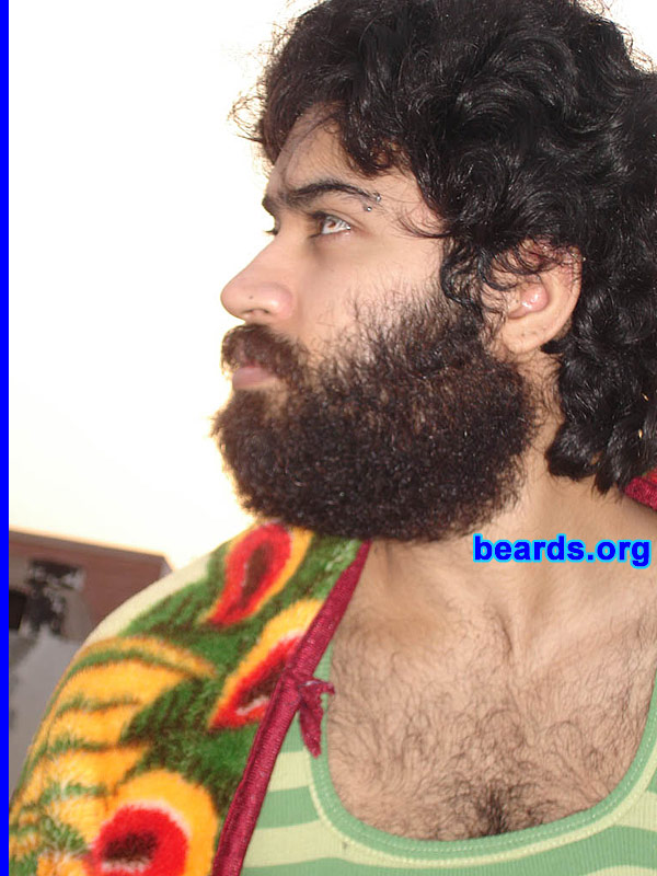 Manny
[b]Go to [url=http://www.beards.org/beard026.php]Manny's beard feature[/url][/b].
Keywords: full_beard