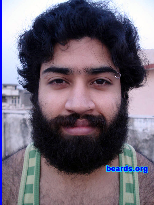 Manny
[b]Go to [url=http://www.beards.org/beard026.php]Manny's beard feature[/url][/b].
Keywords: full_beard