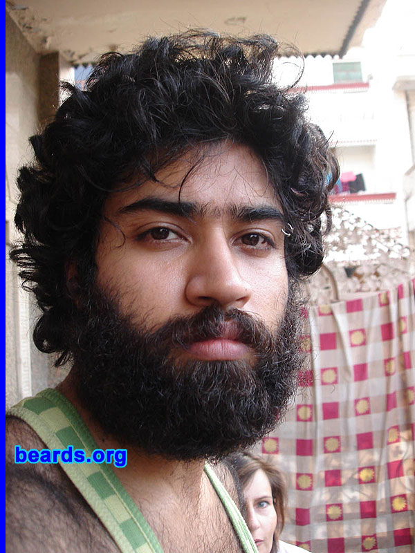 Manny
[b]Go to [url=http://www.beards.org/beard026.php]Manny's beard feature[/url][/b].
Keywords: full_beard