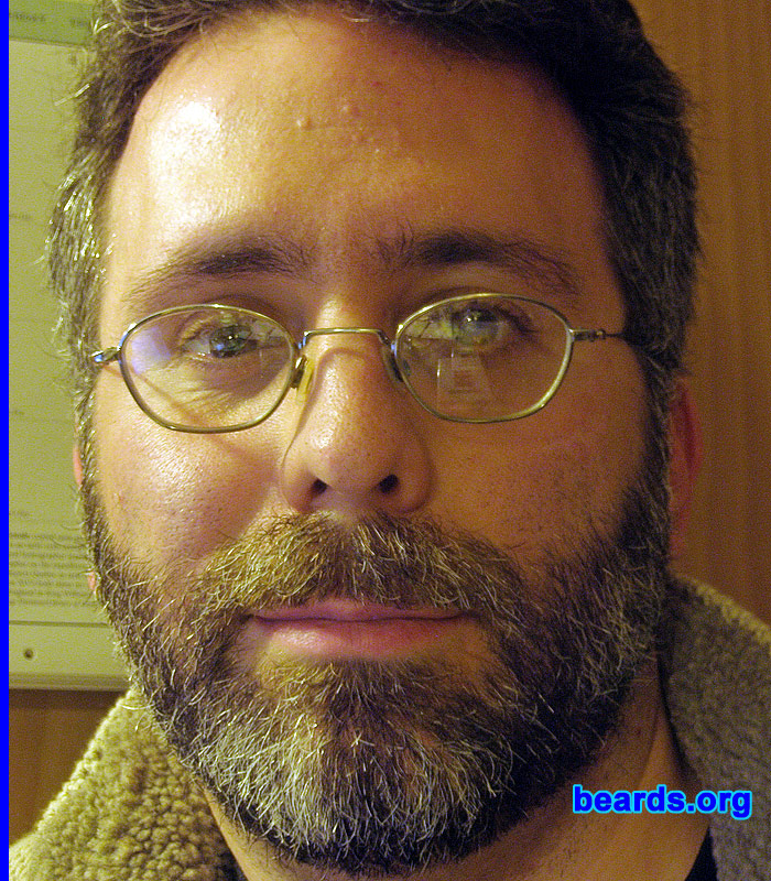 Tony
[b]Go to [url=http://www.beards.org/beard030.php]Tony's beard feature[/url][/b].
Keywords: full_beard