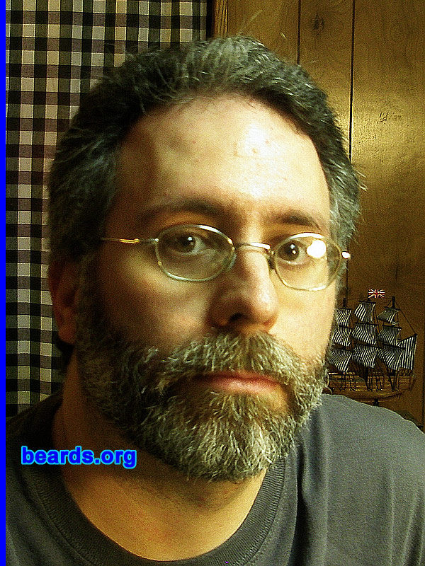 Tony
[b]Go to [url=http://www.beards.org/beard030.php]Tony's beard feature[/url][/b].
Keywords: tony.002.002 full_beard