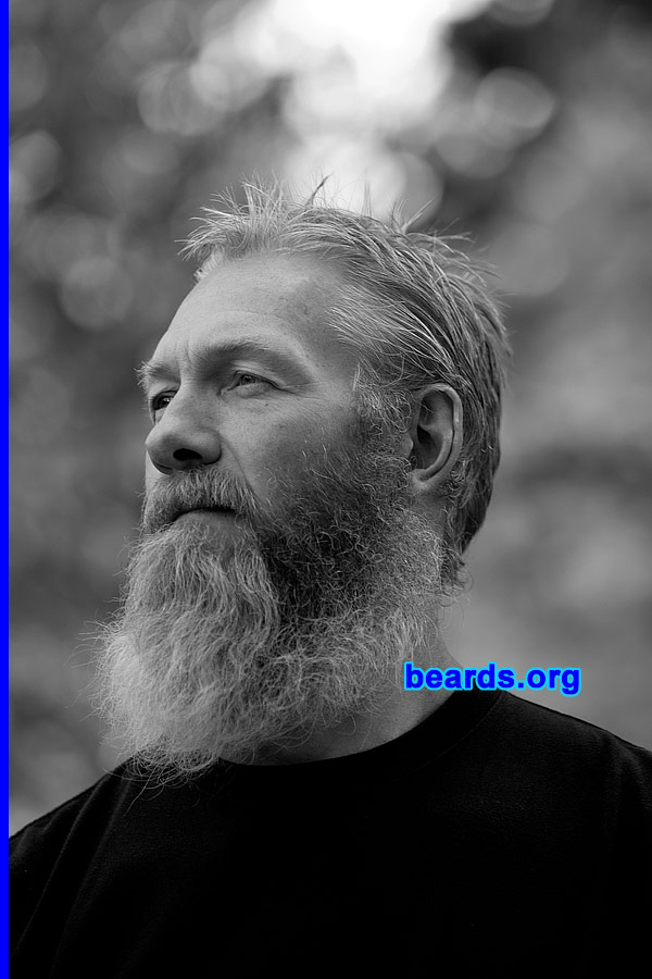 Rich Costello
[b]Go to [url=https://www.beards.org/beard031.php]Rich's beard feature[/url][/b].

Photo by [b]Jacqueline Gumbert Photography[/b].
Keywords: full_beard