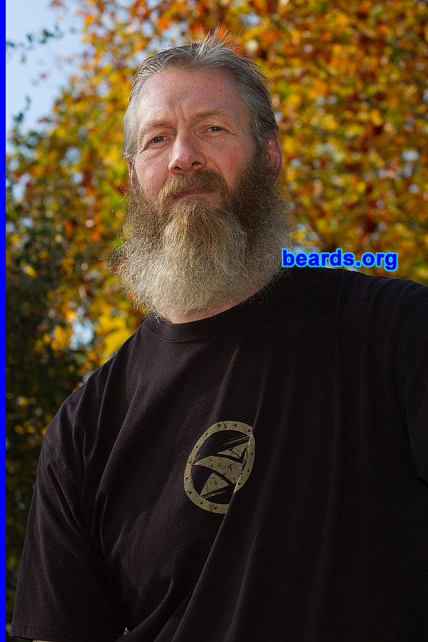 Rich Costello
[b]Go to [url=https://www.beards.org/beard031.php]Rich's beard feature[/url][/b].

Photo by [b]Jacqueline Gumbert Photography[/b].
Keywords: b031.002 full_beard