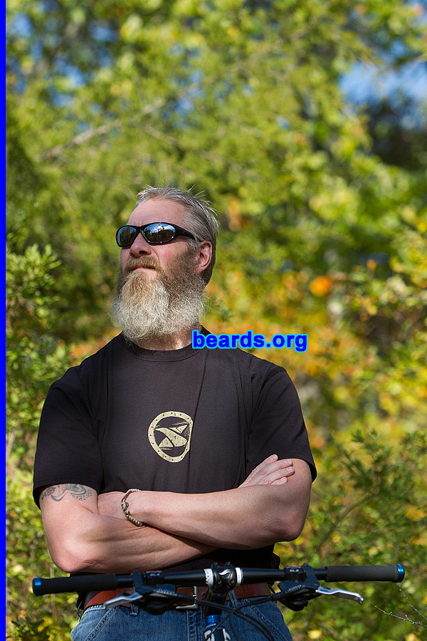 Rich Costello
[b]Go to [url=https://www.beards.org/beard031.php]Rich's beard feature[/url][/b].

Photo by [b]Jacqueline Gumbert Photography[/b].
Keywords: b031.002 full_beard