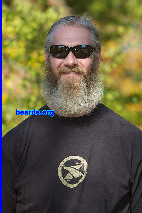 Rich Costello
[b]Go to [url=https://www.beards.org/beard031.php]Rich's beard feature[/url][/b].

Photo by [b]Jacqueline Gumbert Photography[/b].
Keywords: b031.002 full_beard