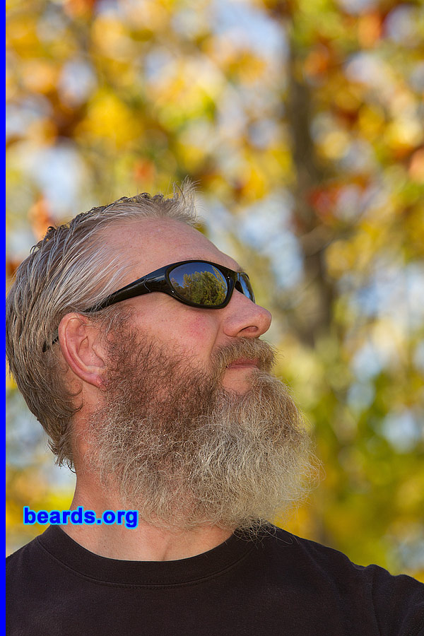 Rich Costello
[b]Go to [url=https://www.beards.org/beard031.php]Rich's beard feature[/url][/b].

Photo by [b]Jacqueline Gumbert Photography[/b].
Keywords: b031.002 full_beard