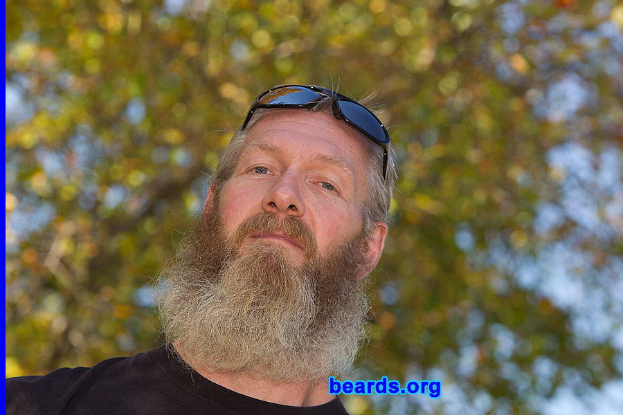 Rich Costello
[b]Go to [url=https://www.beards.org/beard031.php]Rich's beard feature[/url][/b].

Photo by [b]Jacqueline Gumbert Photography[/b].
Keywords: b031.002 full_beard