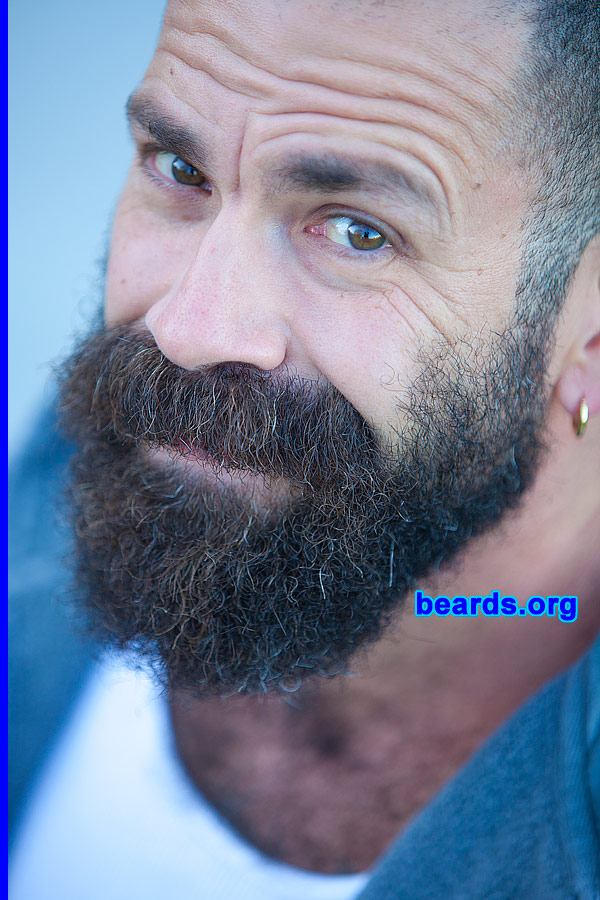 Andy
[b]Go to [url=http://www.beards.org/beard032.php]Andy's beard feature[/url][/b].
Keywords: full_beard