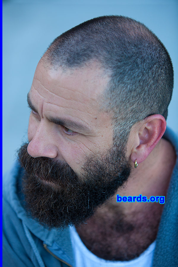 Andy
[b]Go to [url=http://www.beards.org/beard032.php]Andy's beard feature[/url][/b].
Keywords: full_beard