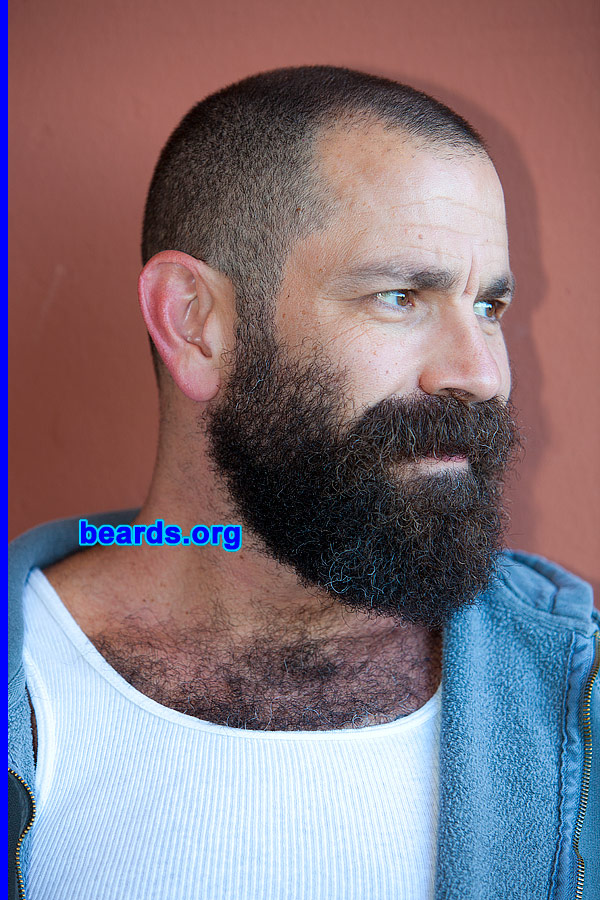 Andy
[b]Go to [url=http://www.beards.org/beard032.php]Andy's beard feature[/url][/b].
Keywords: b032.002 full_beard