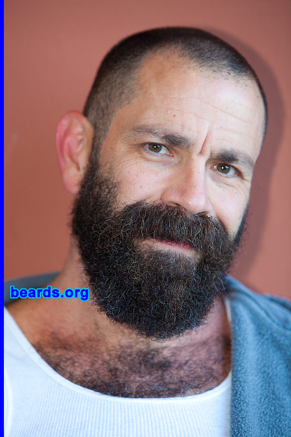 Andy
[b]Go to [url=http://www.beards.org/beard032.php]Andy's beard feature[/url][/b].
Keywords: b032.002 full_beard