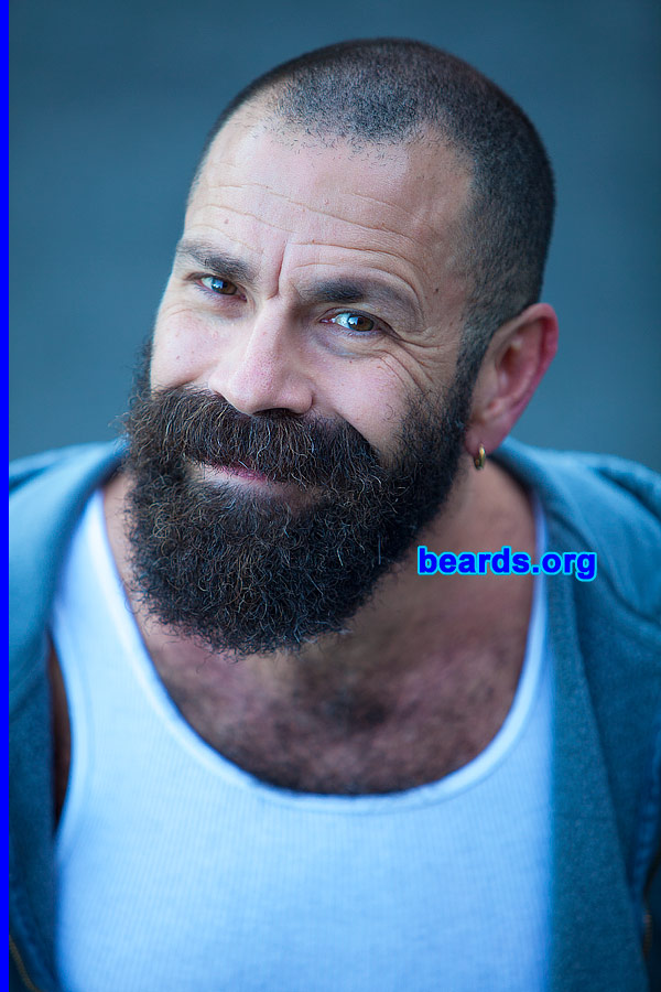 Andy
[b]Go to [url=http://www.beards.org/beard032.php]Andy's beard feature[/url][/b].
Keywords: b032.002 full_beard