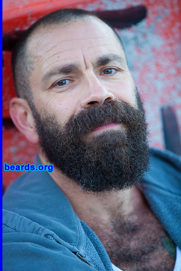 Andy
[b]Go to [url=http://www.beards.org/beard032.php]Andy's beard feature[/url][/b].
Keywords: b032.003 full_beard