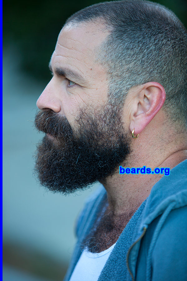 Andy
[b]Go to [url=http://www.beards.org/beard032.php]Andy's beard feature[/url][/b].
Keywords: b032.003 full_beard