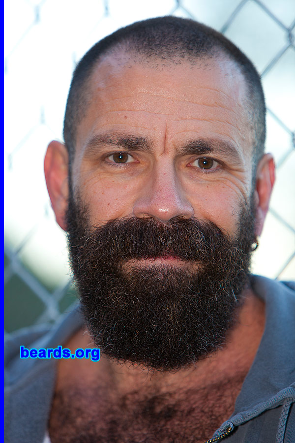 Andy
[b]Go to [url=http://www.beards.org/beard032.php]Andy's beard feature[/url][/b].
Keywords: b032.004 full_beard