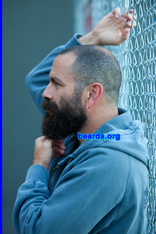 Andy
[b]Go to [url=http://www.beards.org/beard032.php]Andy's beard feature[/url][/b].
Keywords: b032.004 full_beard