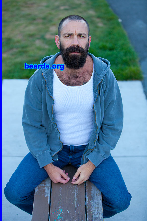 Andy
[b]Go to [url=http://www.beards.org/beard032.php]Andy's beard feature[/url][/b].
Keywords: b032.004 full_beard