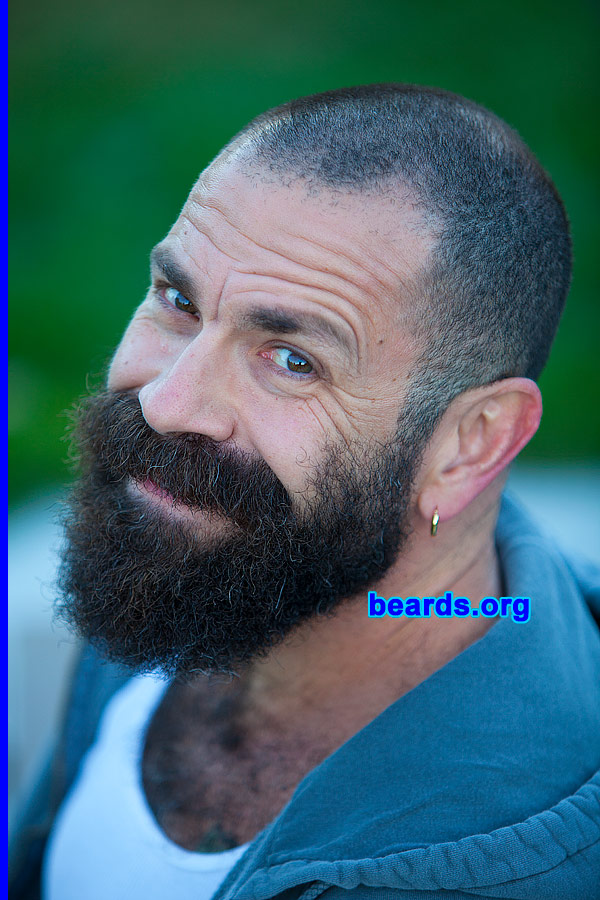 Andy
[b]Go to [url=http://www.beards.org/beard032.php]Andy's beard feature[/url][/b].
Keywords: b032.004 full_beard