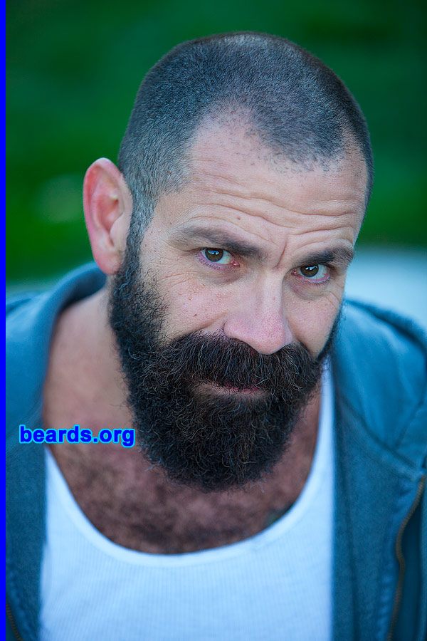 Andy
[b]Go to [url=http://www.beards.org/beard032.php]Andy's beard feature[/url][/b].
Keywords: b032.004 full_beard