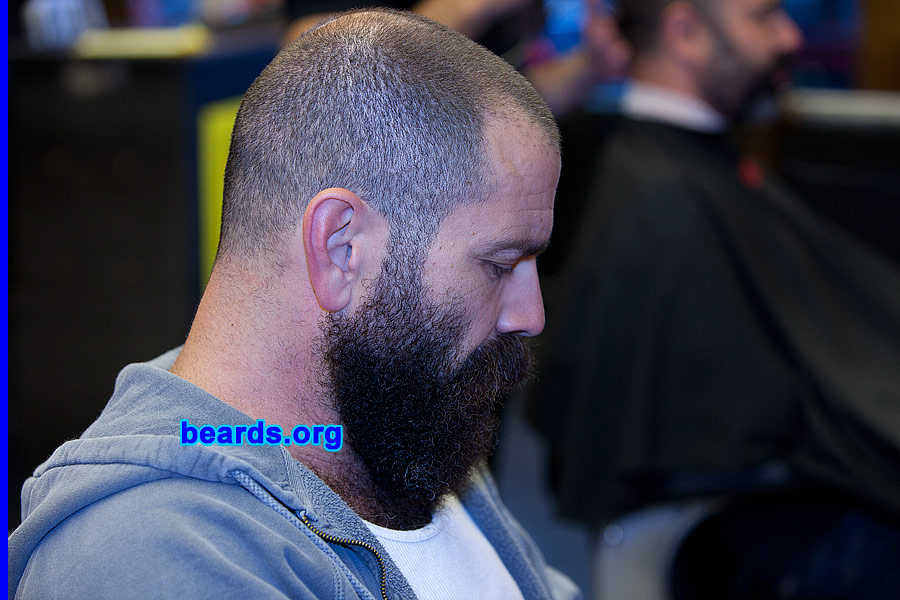 Andy
[b]Go to [url=http://www.beards.org/beard032.php]Andy's beard feature[/url][/b].
Keywords: b032.005 full_beard