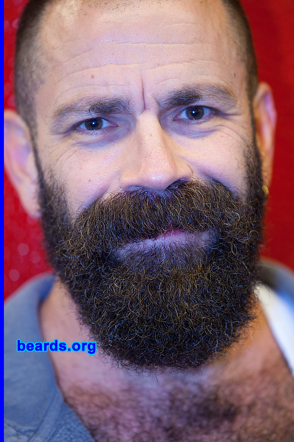 Andy
[b]Go to [url=http://www.beards.org/beard032.php]Andy's beard feature[/url][/b].
Keywords: b032.005 full_beard