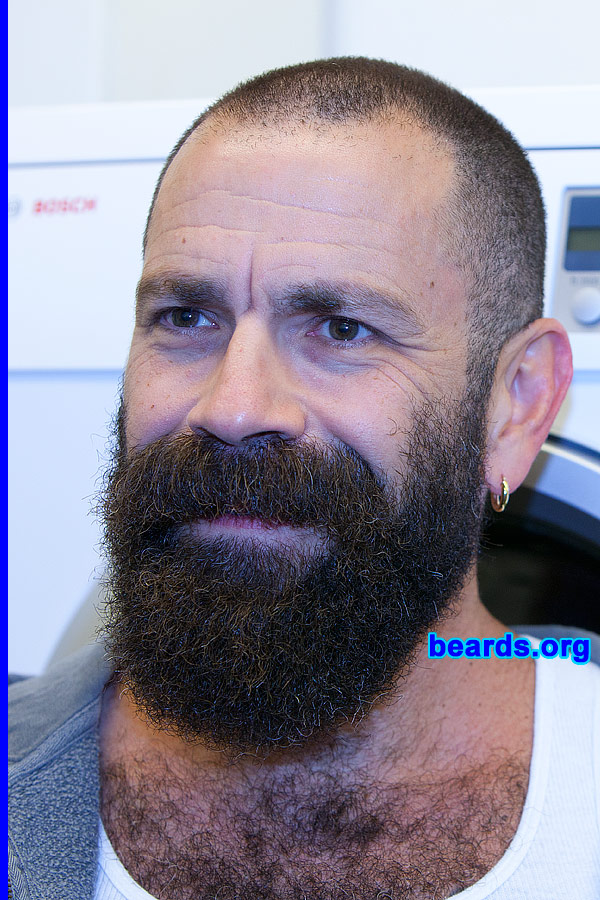 Andy
[b]Go to [url=http://www.beards.org/beard032.php]Andy's beard feature[/url][/b].
Keywords: b032.005 full_beard