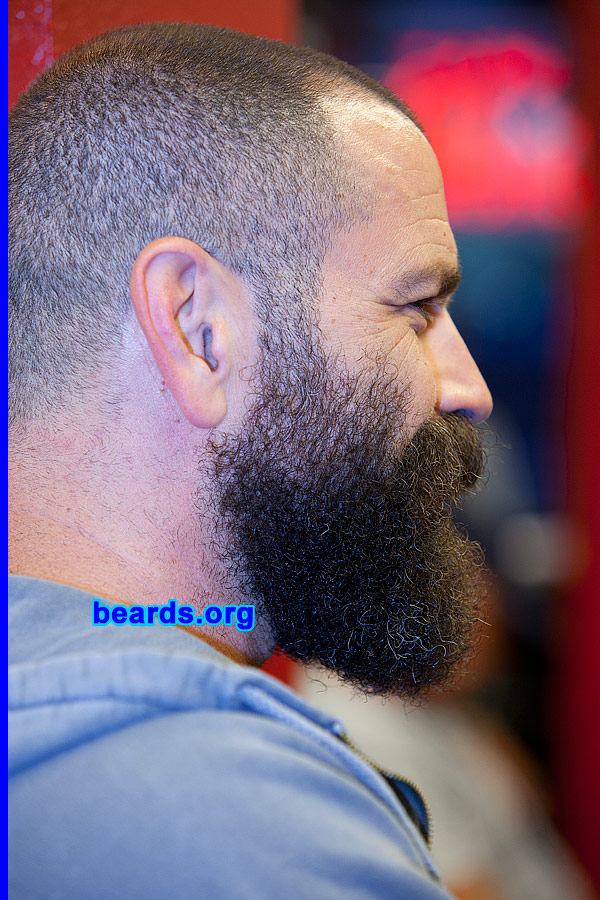 Andy
[b]Go to [url=http://www.beards.org/beard032.php]Andy's beard feature[/url][/b].
Keywords: b032.005 full_beard