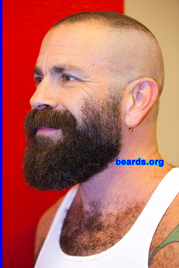 Andy
[b]Go to [url=http://www.beards.org/beard032.php]Andy's beard feature[/url][/b].
Keywords: b032.008 full_beard