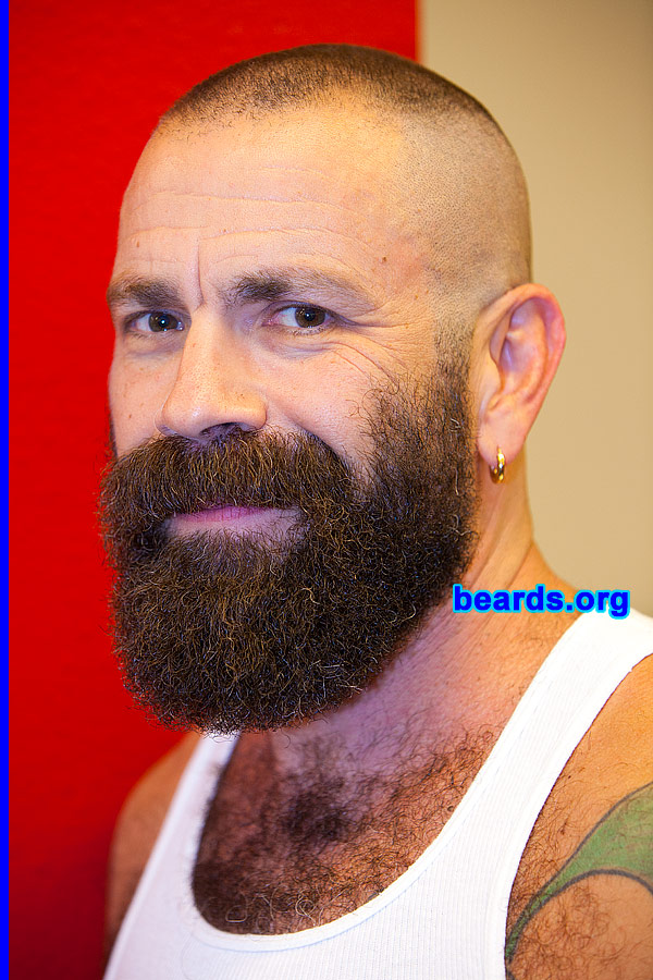 Andy
[b]Go to [url=http://www.beards.org/beard032.php]Andy's beard feature[/url][/b].
Keywords: b032.008 full_beard